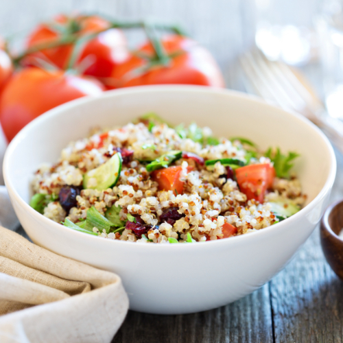 Quinoa is een goede en gezonde toevoeging aan een salade